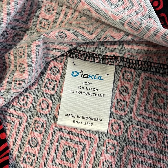 IBKUL Pricilla Short Sleeve Mock Neck Zip Red and Black Size S NWT - Picture 5 of 6